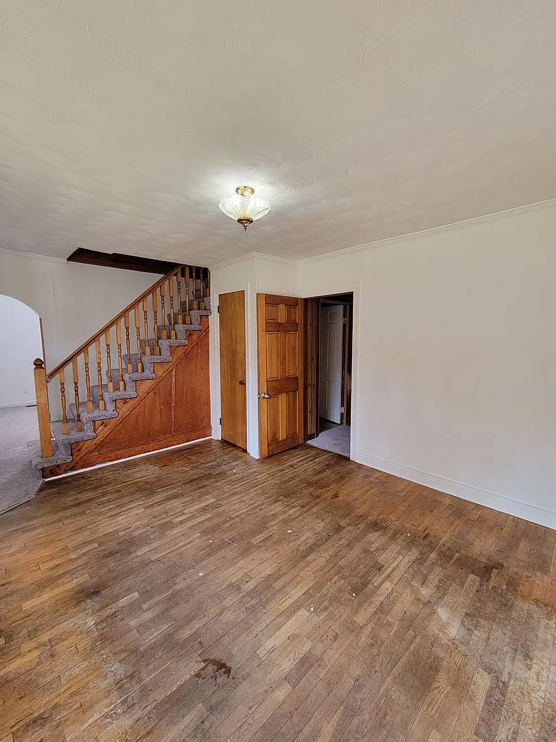 Spacious 5 Bedroom Home in Ashland, VA — Photo 2