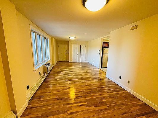 5th image of 586 President St #B3