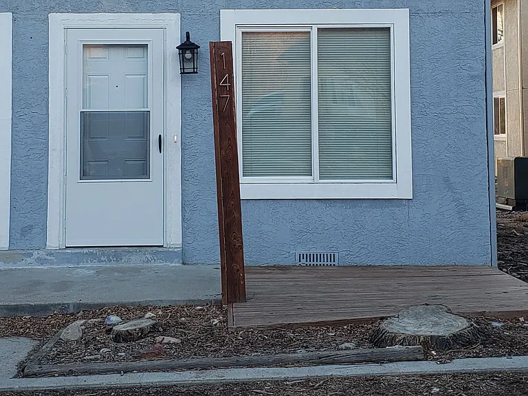 147 Wellington St — Photo 1