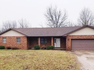 504 N Elm St, Highland, IL 62249