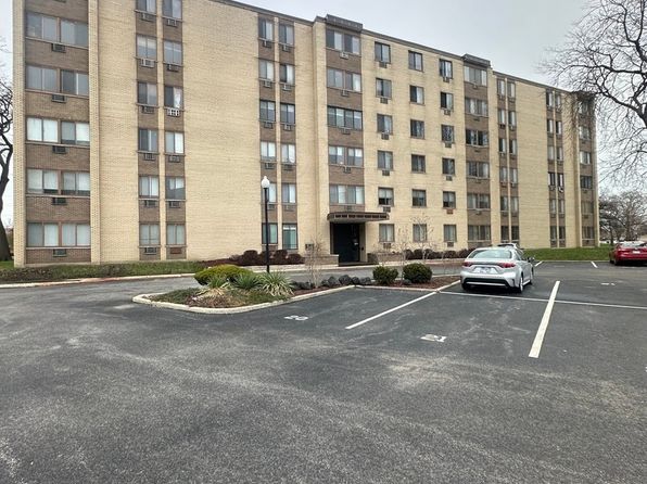 9725 S Karlov Ave APT 402, Oak Lawn, IL 60453