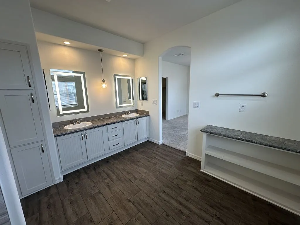 3 bed, 2.0 bath, 1680 sqft, $1,749 — Photo 3