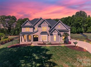 121 Leeward Shoals Ln, Mooresville, NC 28117
