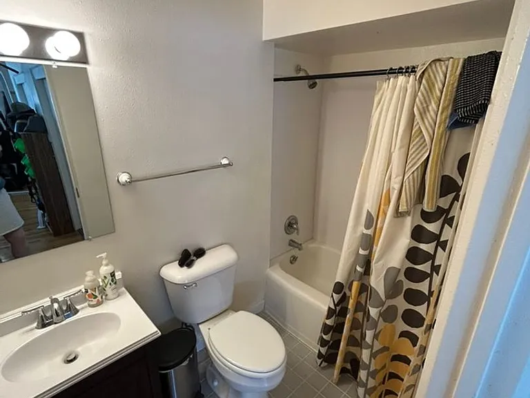 509 Midvale Ave — Photo 9
