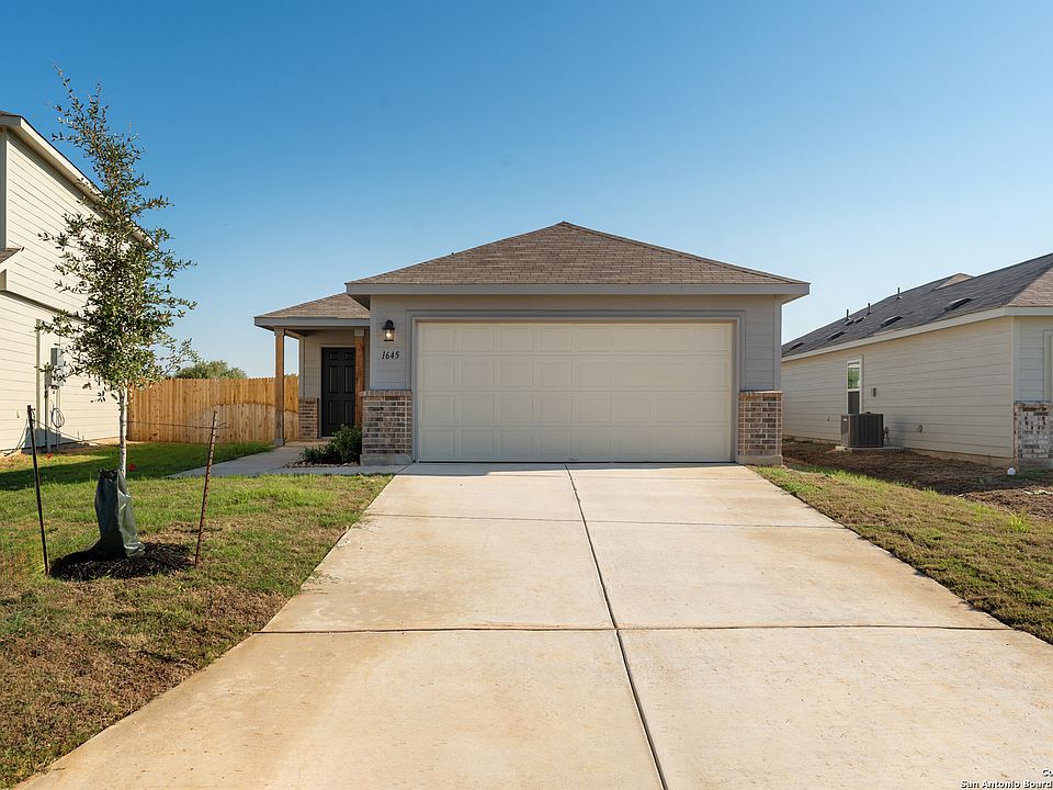 1st image of 1645 Amie Bluff