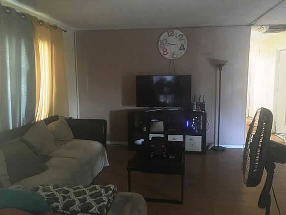 3rd image of 2250 W Chestnut St #16