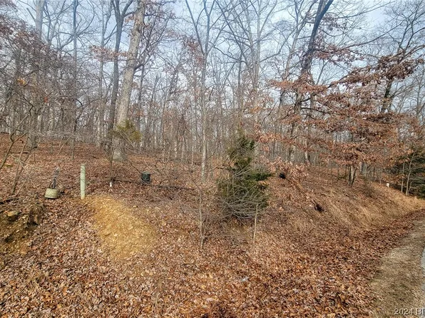 472 Grand View Dr, Sunrise Beach, MO 65079