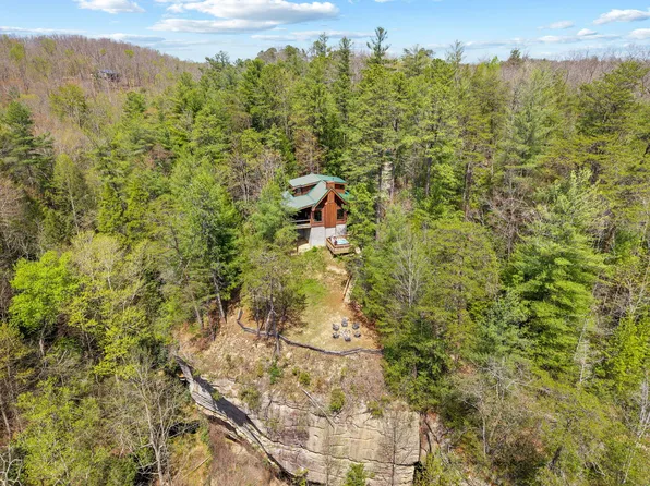 498 Lakeside Dr, Zoe, KY 41397