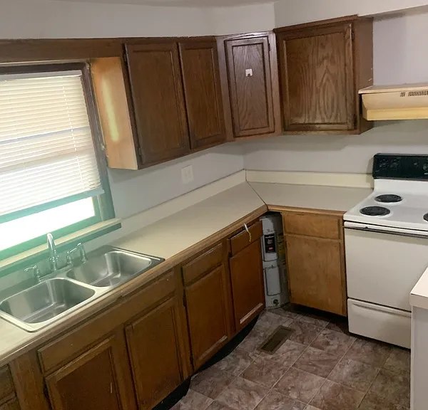 805 Carden Ave — Photo 6