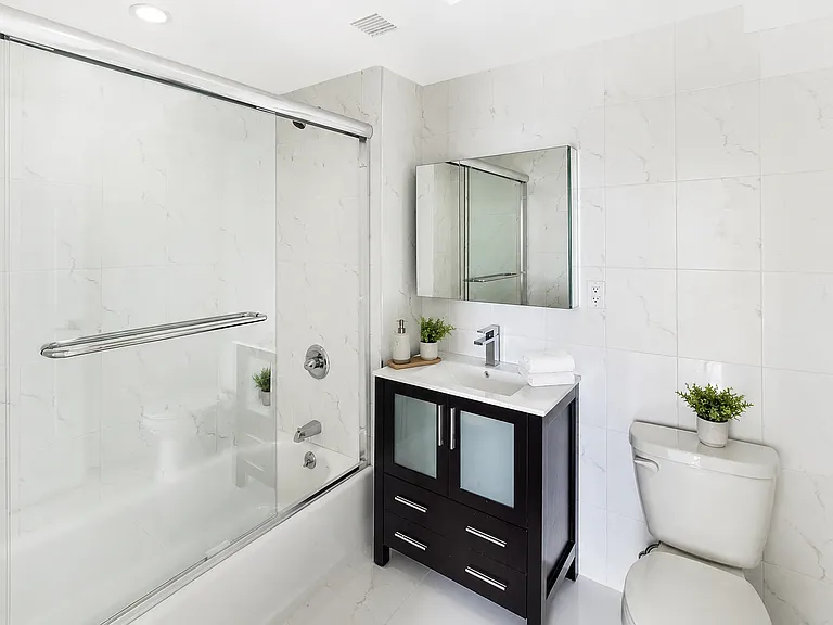 173-14 Warwick Cres #601 — Photo 4