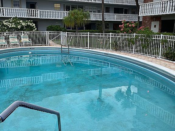3rd image of 490 SE 19th Ave APT 207