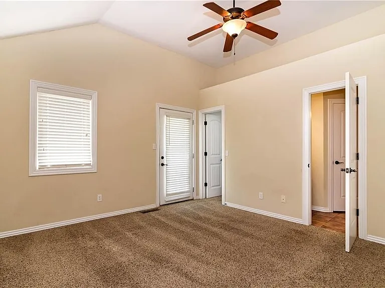 525 N Rupple Rd — Photo 18