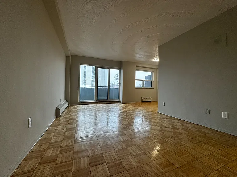 898 Jane St — Photo 19