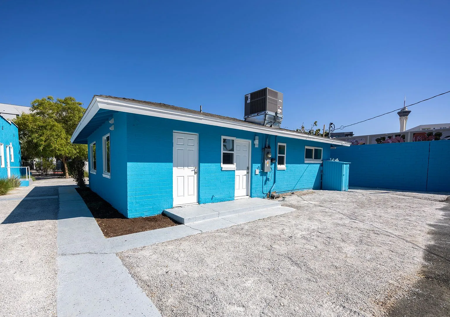 Sprawling 1,000 SQ FT Boutique Oasis | Utilities Included | Heart of the Arts District — Photo 1