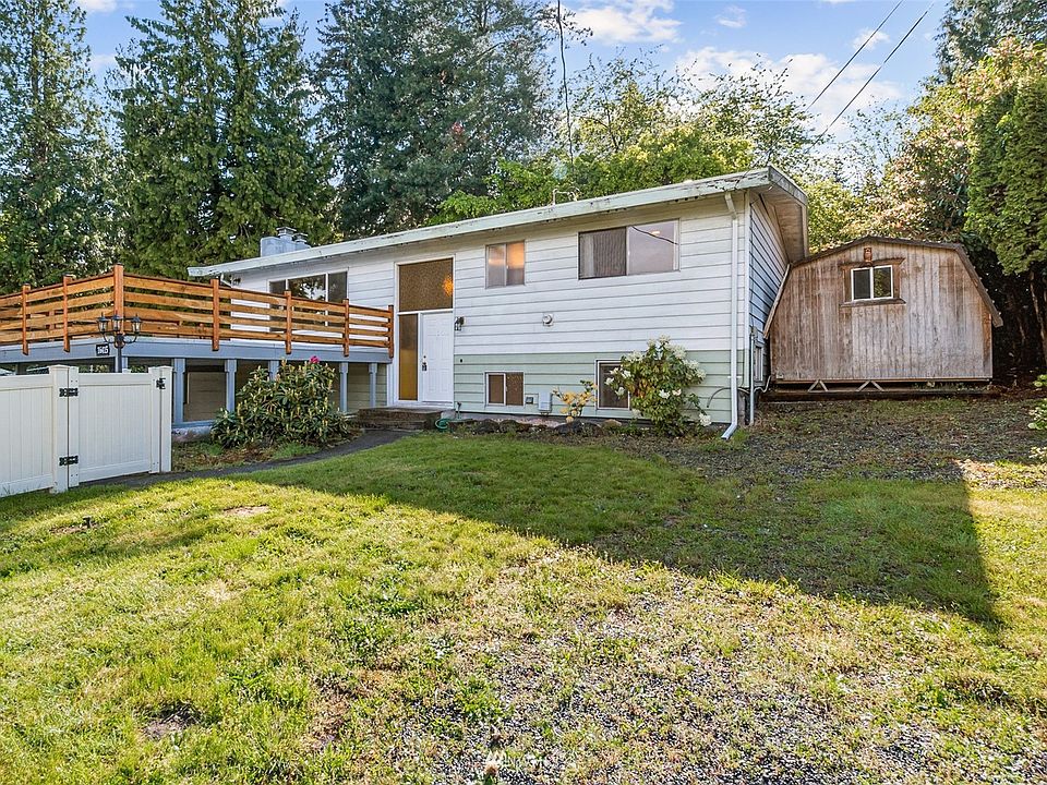 Great starter home on its large lot 7 minutes to the Airport and only 15 miles to Seattle!