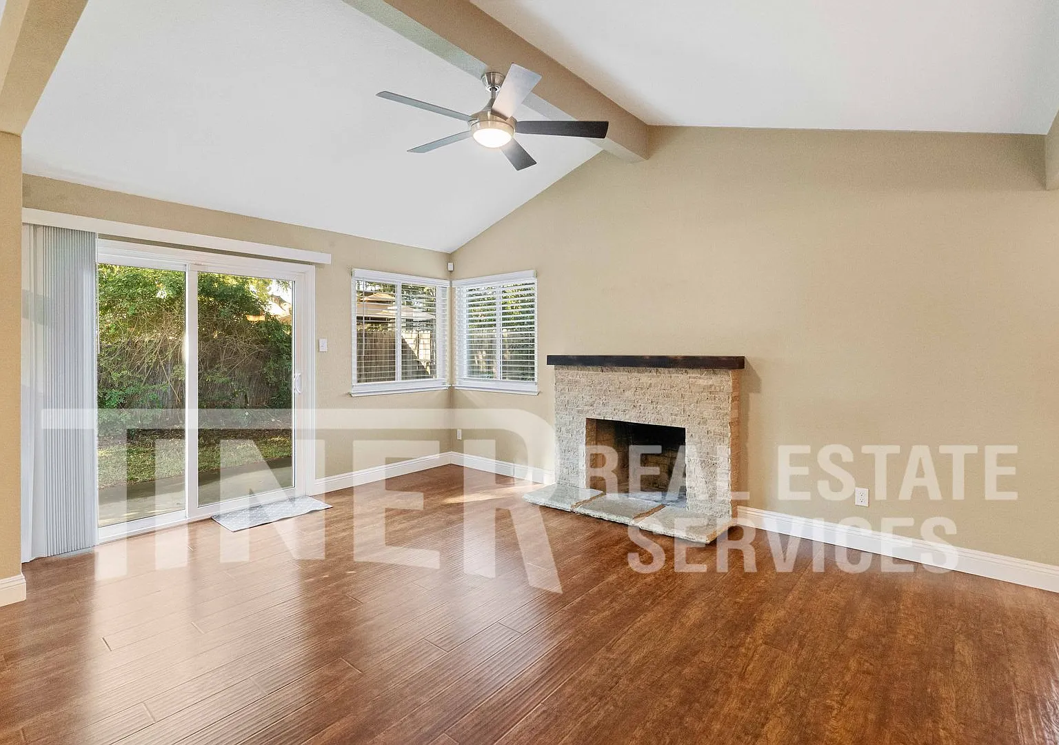 9259 Medallion Way - Tier 2 - Rosemont Home with Modern Updates — Photo 2