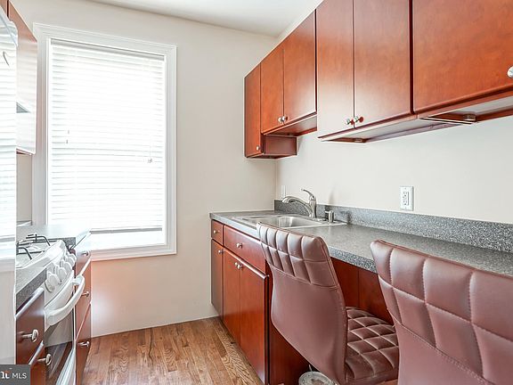 4th image of 2221 Frankford Ave