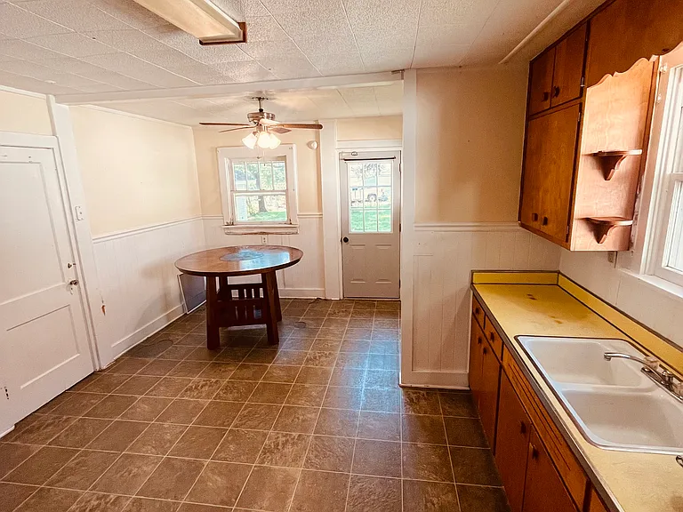 725 Rice St — Photo 2