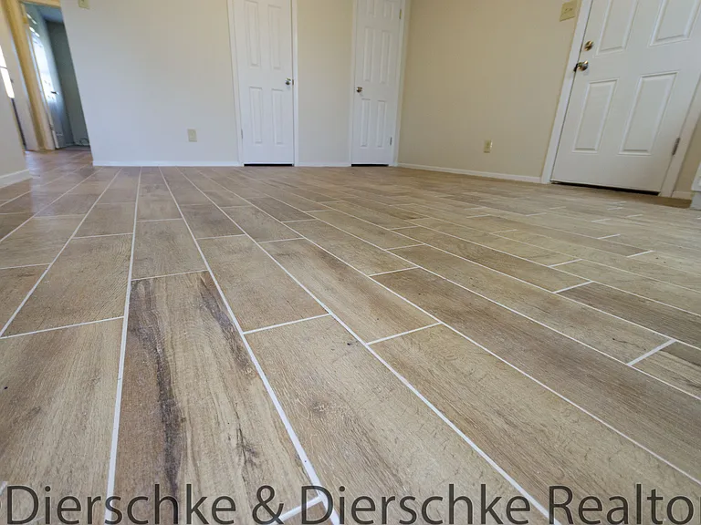 830 Van Zandt St — Photo 5