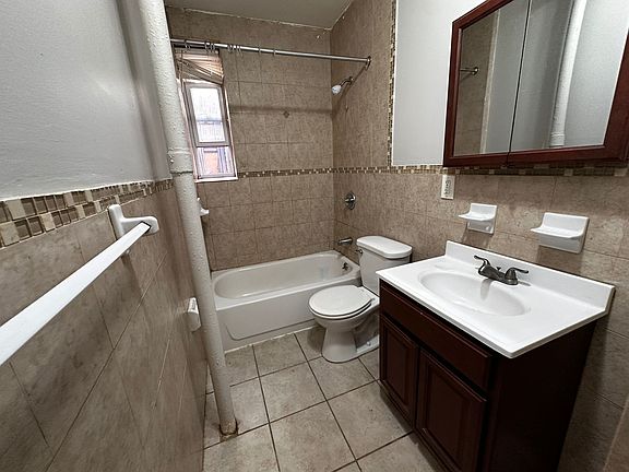 5th image of 126-28 Corbin Ave #402