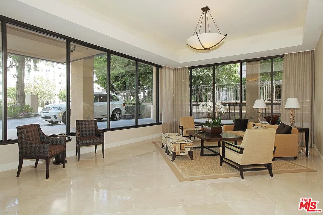 2 bed, 2.0 bath, 1312 sqft, $5,400 — Photo 3