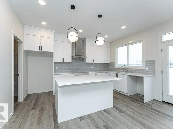 2308 160th St SW, Edmonton, AB T6W 2H1