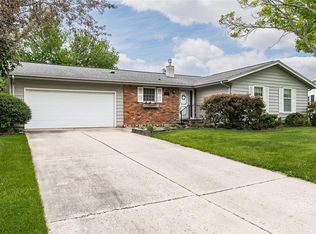 2043 Sunland Dr SE, Cedar Rapids, IA 52403