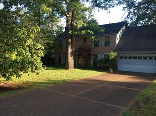 5786 N Lake Oaks Dr, Memphis, TN 38134
