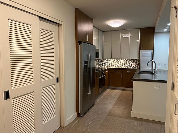 2nd image of 600 Ala Moana Blvd