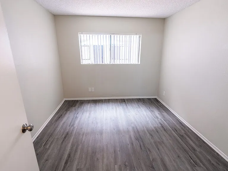 18400 Prairie Street — Photo 78