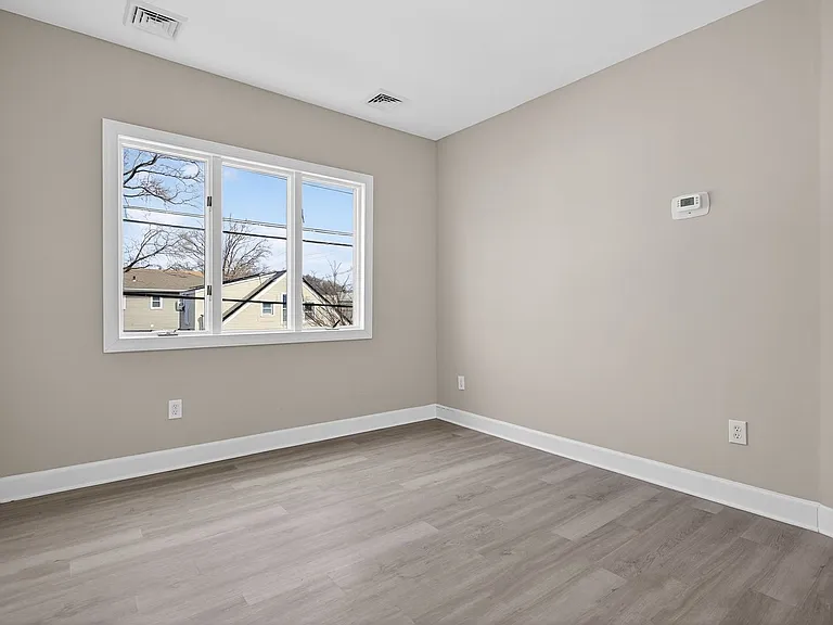 378 Grand St — Photo 23
