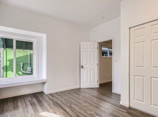 5242 11th Ave NE, Seattle, WA 98105