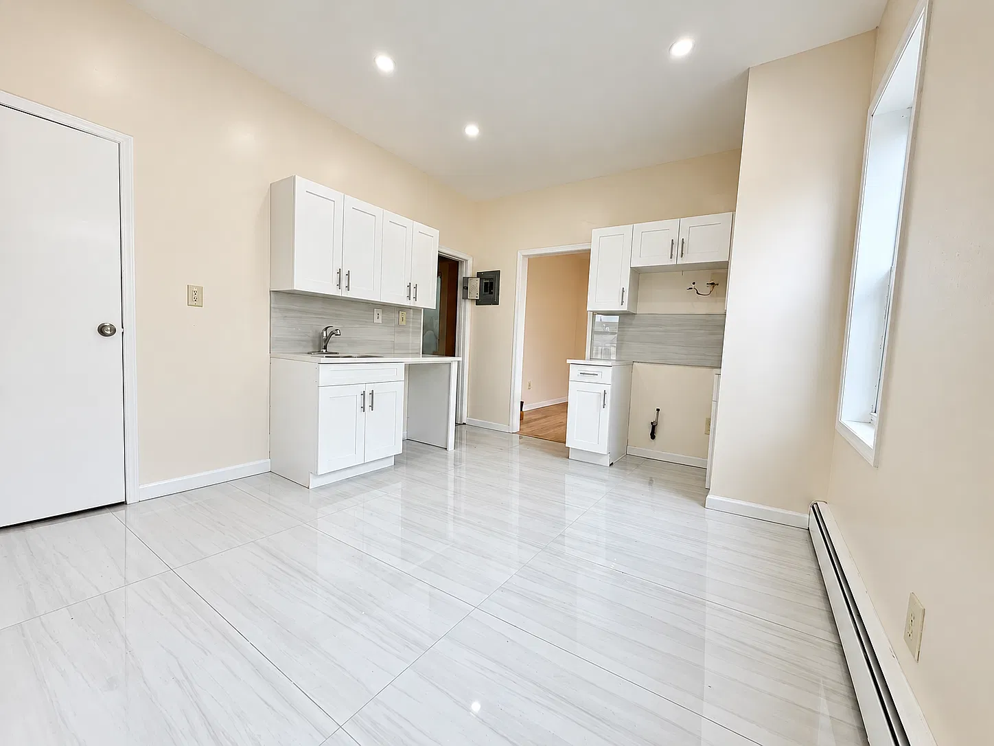 2 bed, 800 sqft, $3,058 — Photo 1