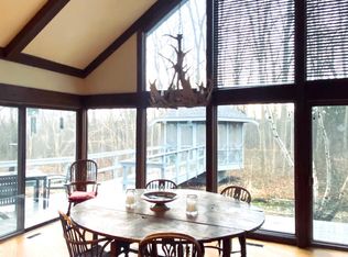 599 W Old Mill Rd, Lake Forest, IL 60045