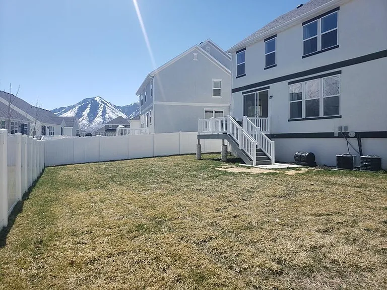 1033 S Vine St — Photo 18