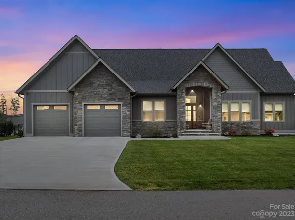 400 Samuel Dr, Mills River, NC 28759