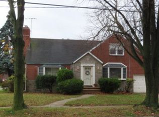 222 Cypress St, Floral Park, NY 11001