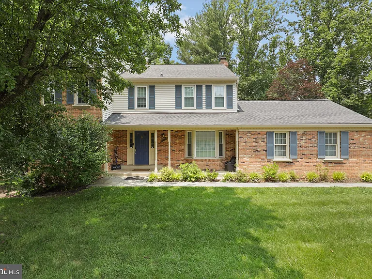 2026 Westwood Forest Dr — Photo 1