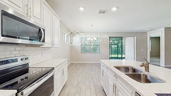 1527 Lyonsdale Ln — Photo 10