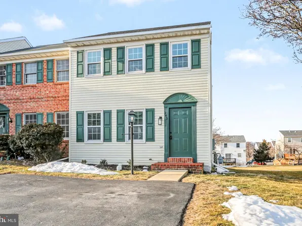 245 Robin Hill Cir, York, PA 17404