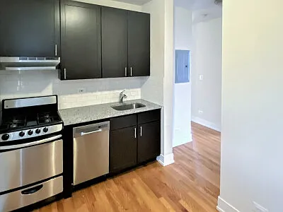 626 W Roscoe St #3 — Photo 2