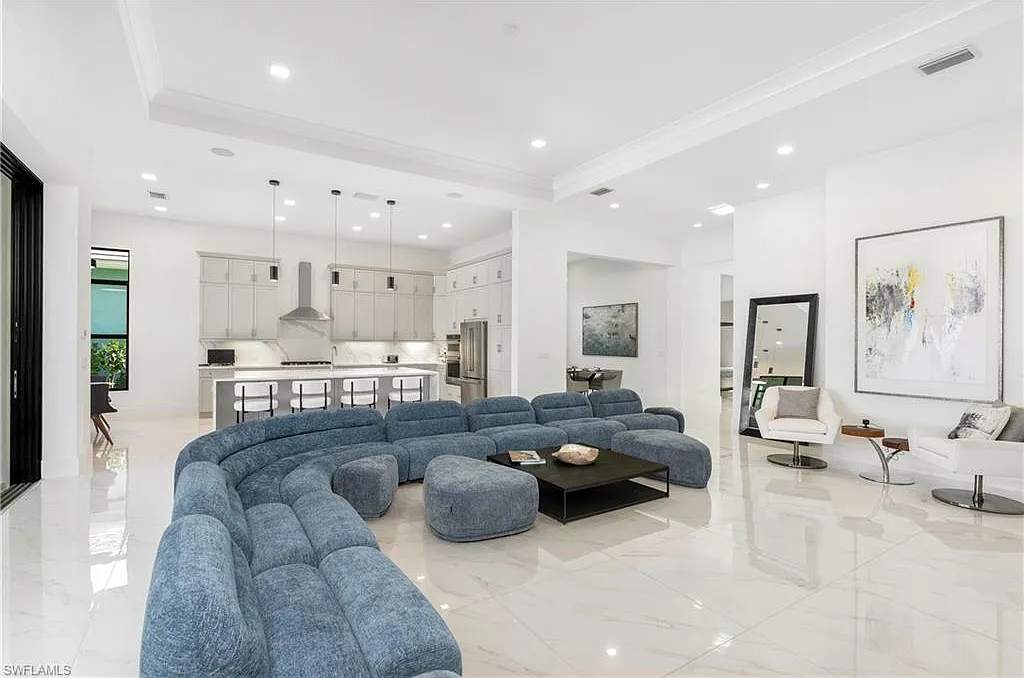 4 bed, 3.5 bath, 3033 sqft, $14,000 — Photo 4