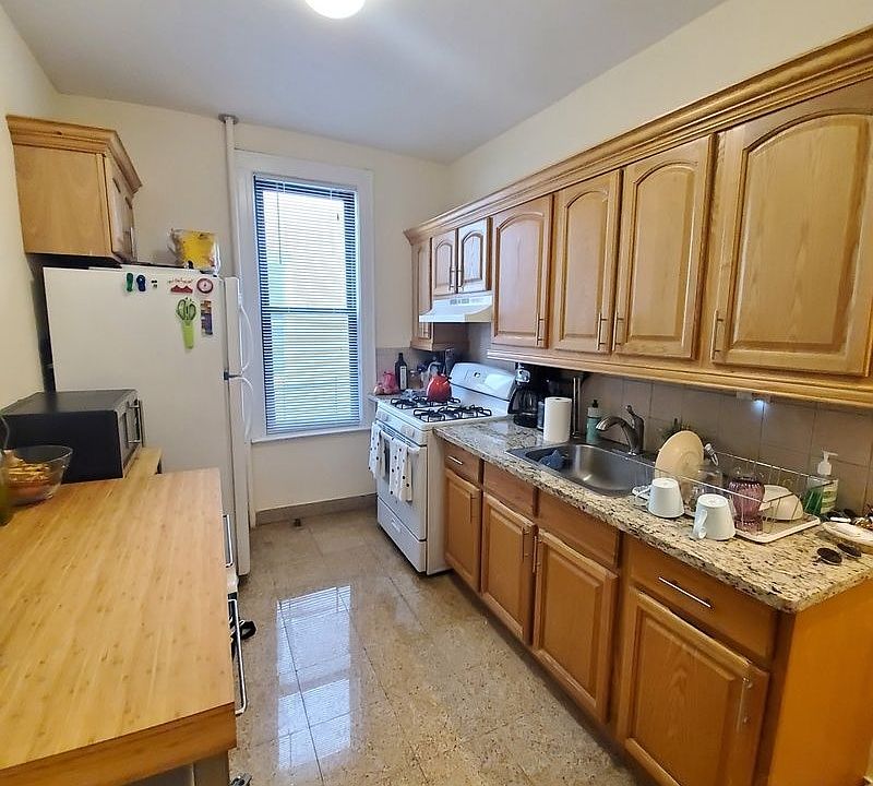 1st image of 30-39 33rd St #1R