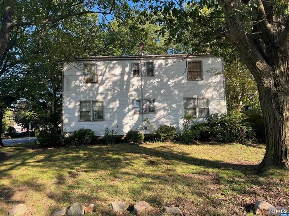 36 & 38 Augusta St, Elmwood Park, NJ 07407