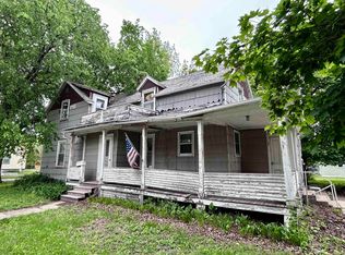 614 S Mechanic St, Decorah, IA 52101
