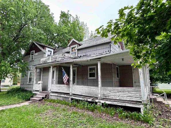 614 S Mechanic St, Decorah, IA 52101