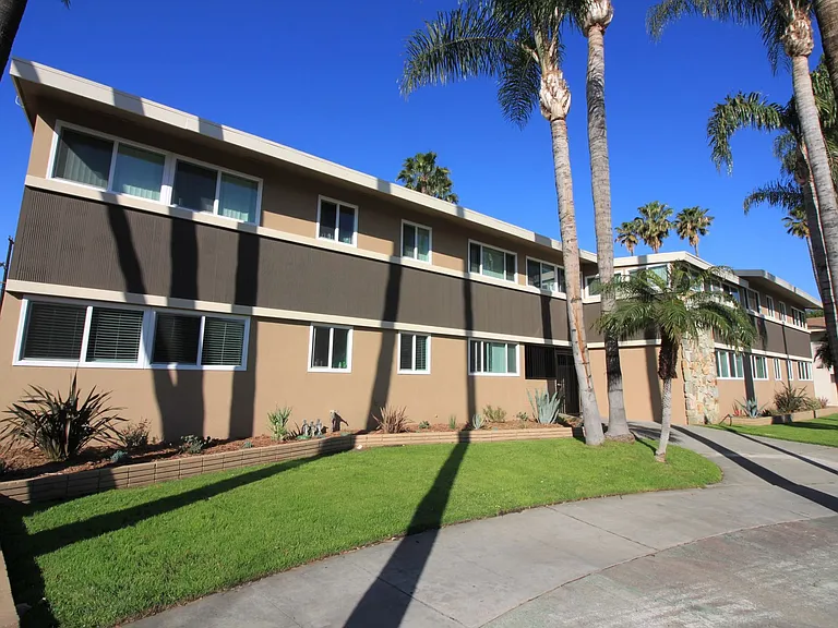 Melrose Manor Apartments - Riverside, CA — Photo 33