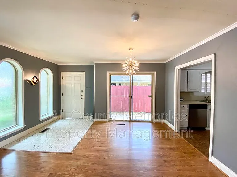 13318 Southview Ln — Photo 3