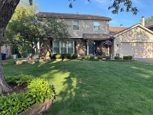 8425 Creekside Ln, Darien, IL 60561