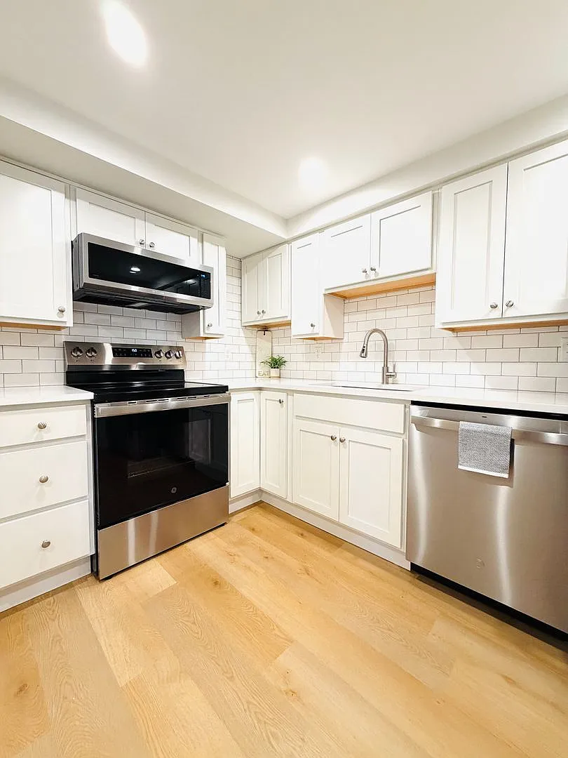 Brand New Luxury 2 Bedroom in Stone Hill-Western Cranston — Photo 1